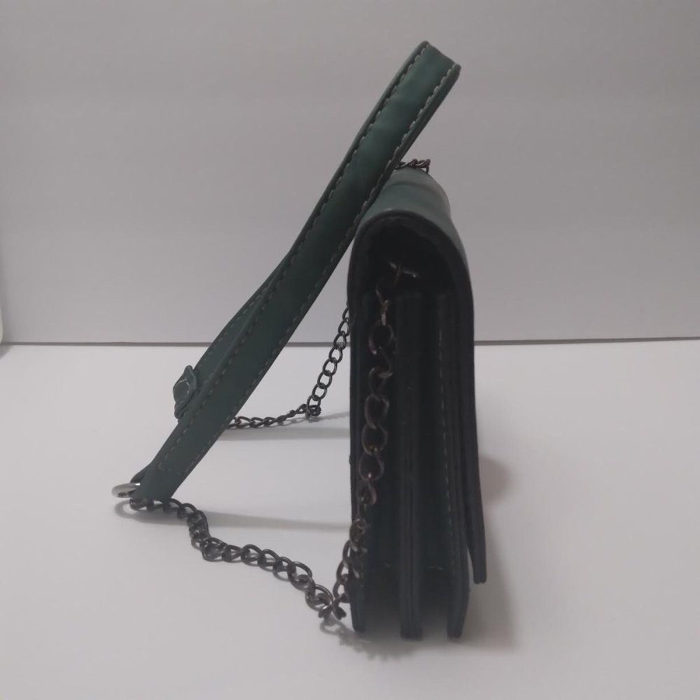 Green Crossbody Bag with Chain Strap and Silver Slide Bolt Latch Lock Unique - Picture 3 of 7